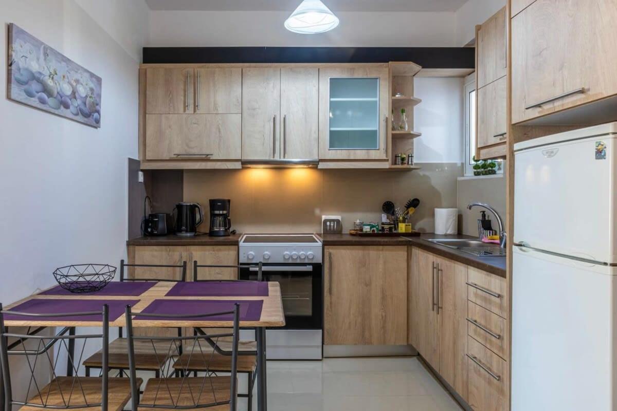 דירות קלמאטה Comfy Central Square Gem With Balcony מראה חיצוני תמונה